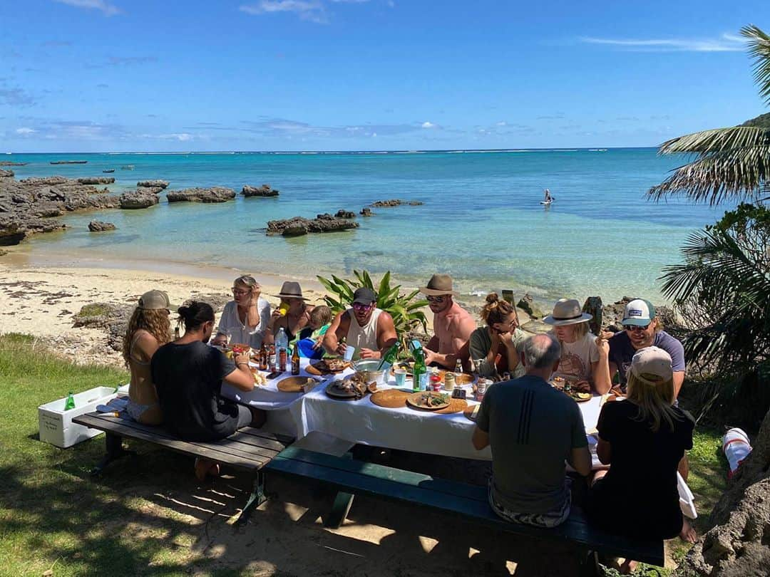 クリス・ヘムズワースさんのインスタグラム写真 - (クリス・ヘムズワースInstagram)「2020 has been incredibly hard for communities who depend on tourism. Obviously not everyone is able to travel at the moment but once it’s safe to do so let’s support our fellow Aussies by taking a holiday at home in @Australia  @visitlordhoweisland is one of the most sustainable destinations in the world with only a few hundred visitors allowed at any one time. This paradise is home to one of the most unique ecosystems in the world, but like many small communities, it relies on tourism. Thanks to @islandhouse.lhi for the hospitality 🤙🙏 @avminaircharter #holidayherethisyear #lordhoweisland」10月12日 7時37分 - chrishemsworth