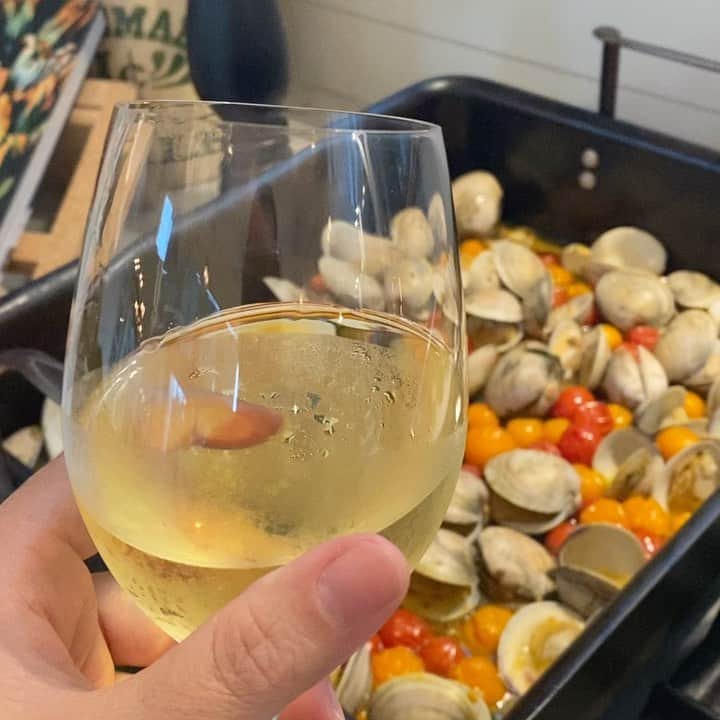 ミシェル・ブランチのインスタグラム：「Dinner. 4 stages. So grateful to live by the ocean 🌊」