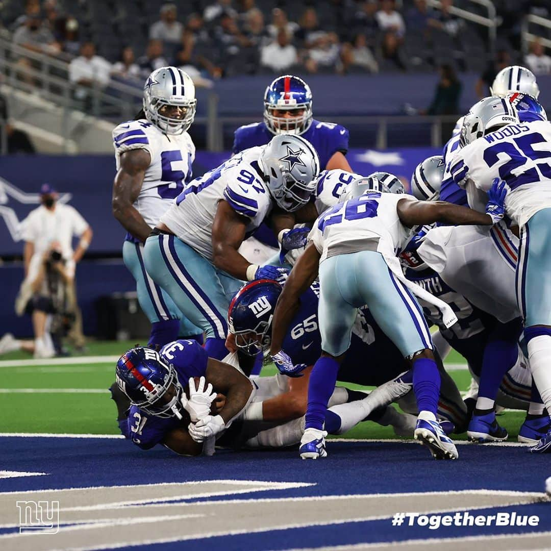 New York Giantsさんのインスタグラム写真 - (New York GiantsInstagram)「Freeman punches it in!  📺: #NYGvsDAL on CBS」10月12日 8時27分 - nygiants