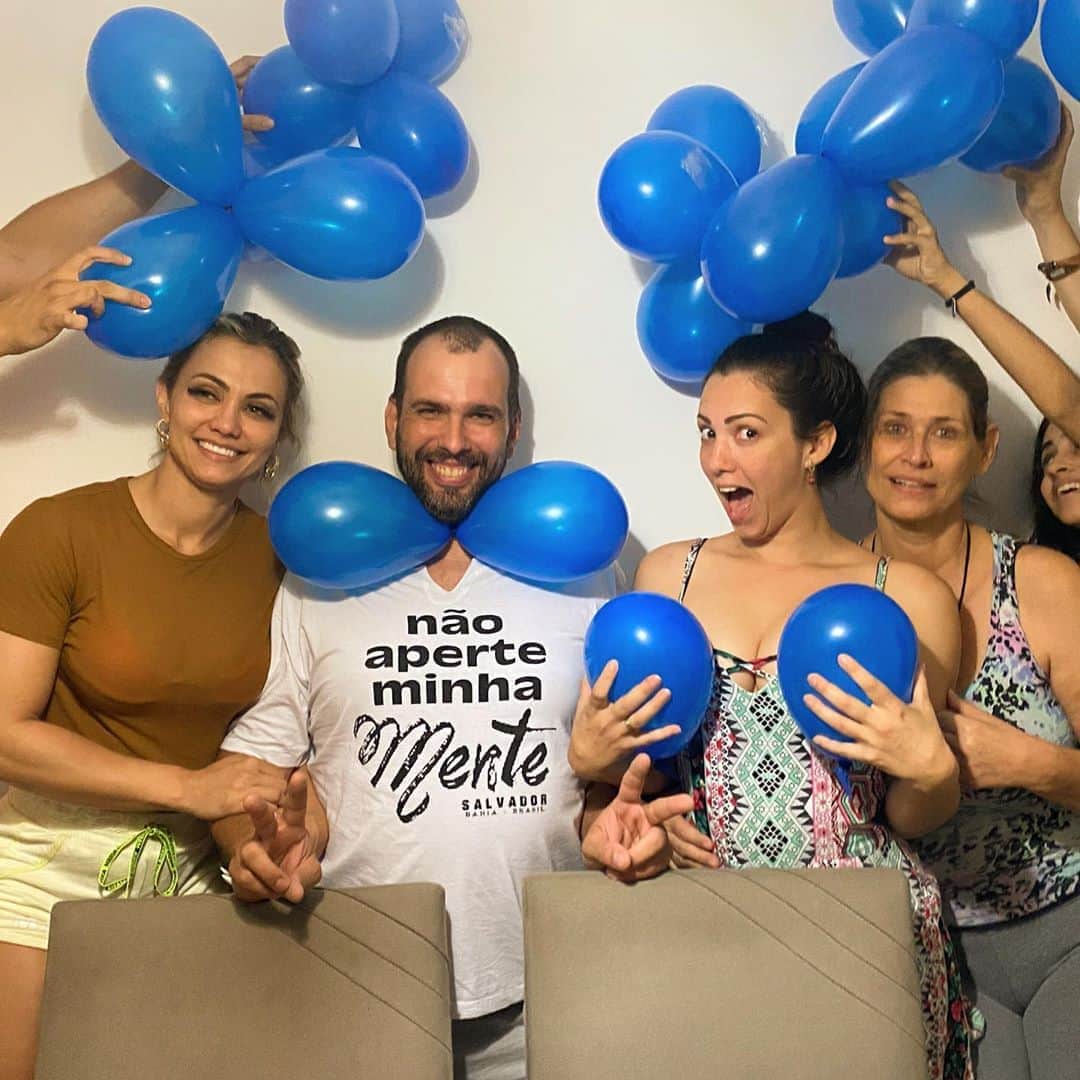 のインスタグラム：「Eu te amo de uma forma inexplicável... meu irmão, meu padrinho e meu grande amor... feliz aniversário @edu.guto vc é luz. #irmao #hapybirthday #felizaniversario #niver」