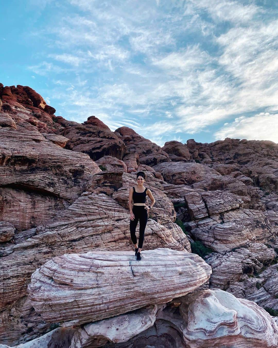 アリソン・ストーキーさんのインスタグラム写真 - (アリソン・ストーキーInstagram)「a red rock sunrise 🙌🏼」10月12日 8時34分 - allisonstokke