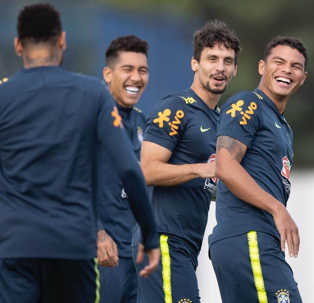 チアゴ・シルヴァのインスタグラム：「🤣🇧🇷🙏」