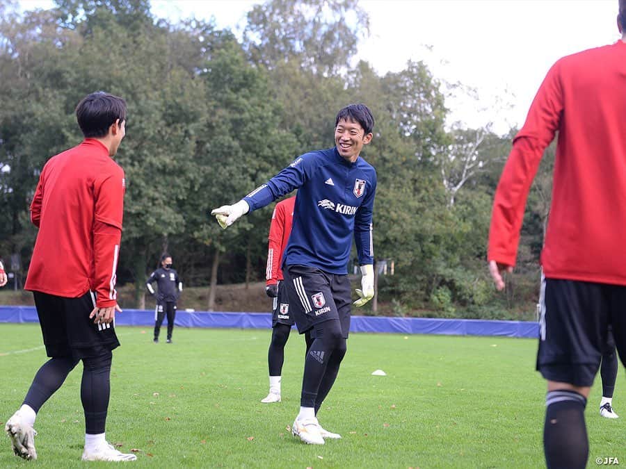 日本サッカー協会さんのインスタグラム写真 - (日本サッカー協会Instagram)「【2020.10.11 Training②📸】   現地時間10/11（日）夕方、日本代表のトレーニングが行われました。 13日（火）のコートジボワール🇨🇮戦に向け、引き続き準備が進みます。  ⌚10/13（火）23:45KO（日本時間） 🆚コートジボワール🇨🇮 📺TBS系列　地上波にて全国生中継／CS・TBSチャンネル2にて録画放送  #daihyo #jfa #SAMURAIBLUE #新しい景色を2022」10月12日 10時12分 - japanfootballassociation