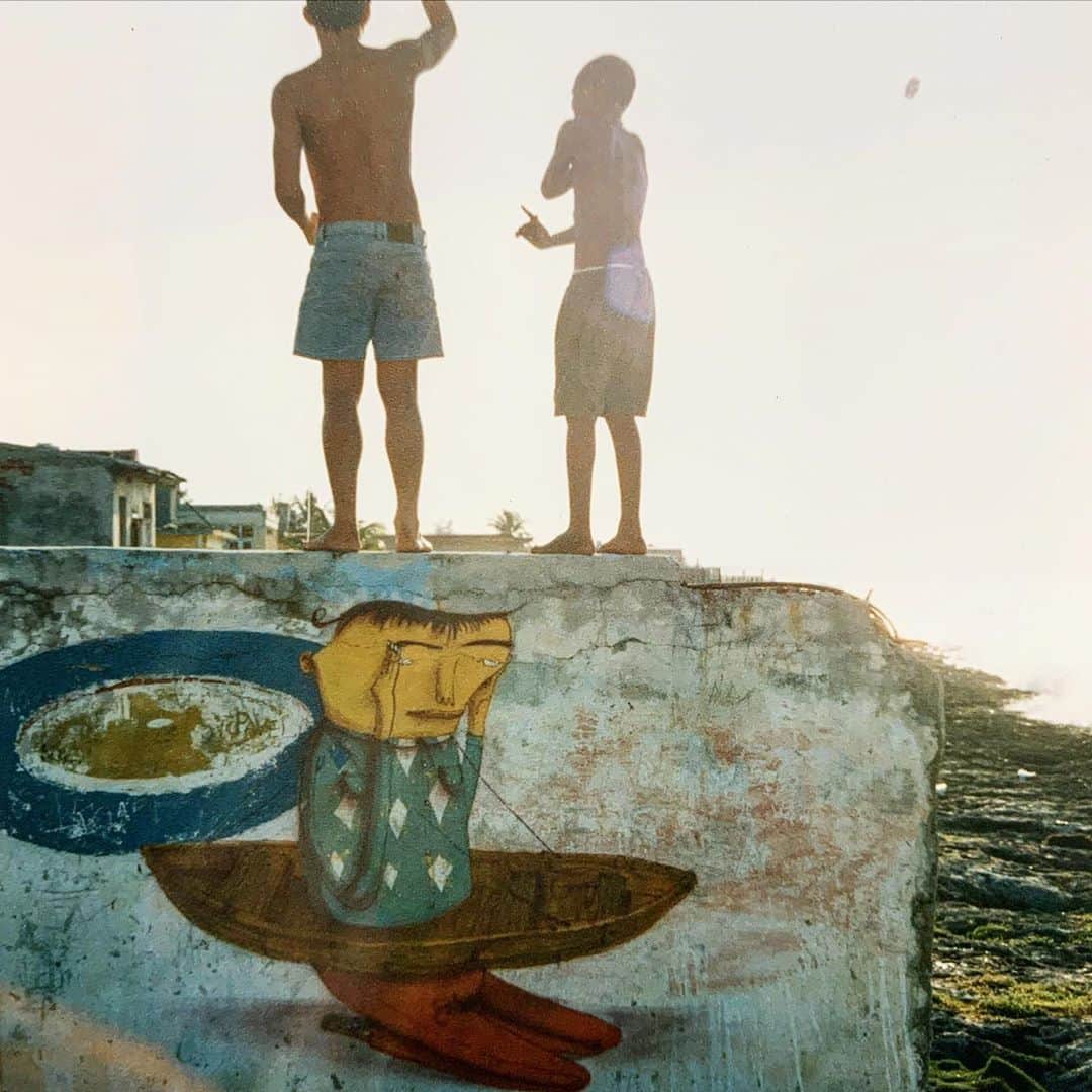 osgemeosのインスタグラム：「One day in #CUBA ... #osgemeos」