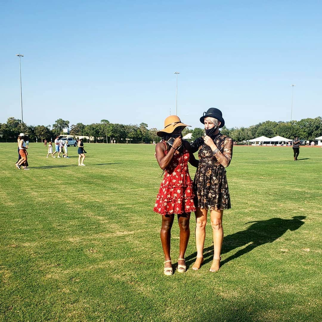 ソフィー・シュミットさんのインスタグラム写真 - (ソフィー・シュミットInstagram)「Dressed up change up. 🧡 These ladies!  . #Polo Something New ☝🏼We were all in the corner on our own. Mask wearing with the exception of these photos.* . . . #PrettyWoman #HoustonDash #Houston #pixiecut @juliaroberts」10月12日 10時17分 - sophieschmidt13