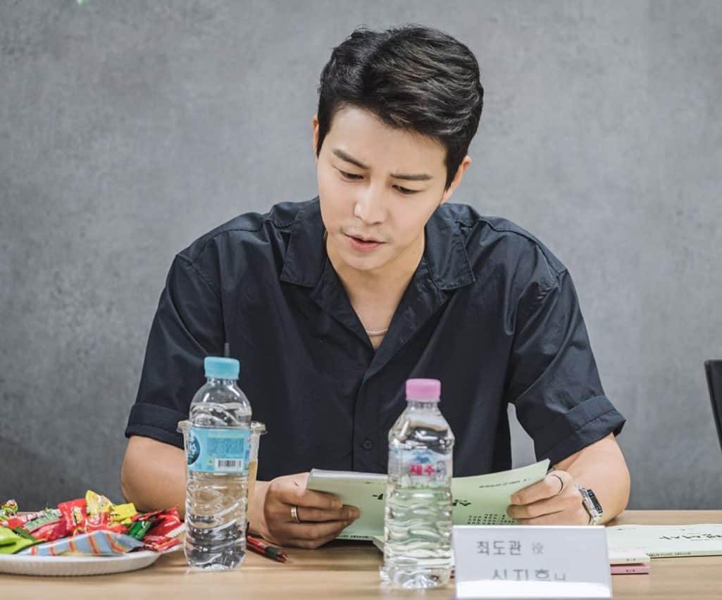 シン・ジフンのインスタグラム：「최도관이어라  #암행어사  #kbs #월화드라마 #코코미카」