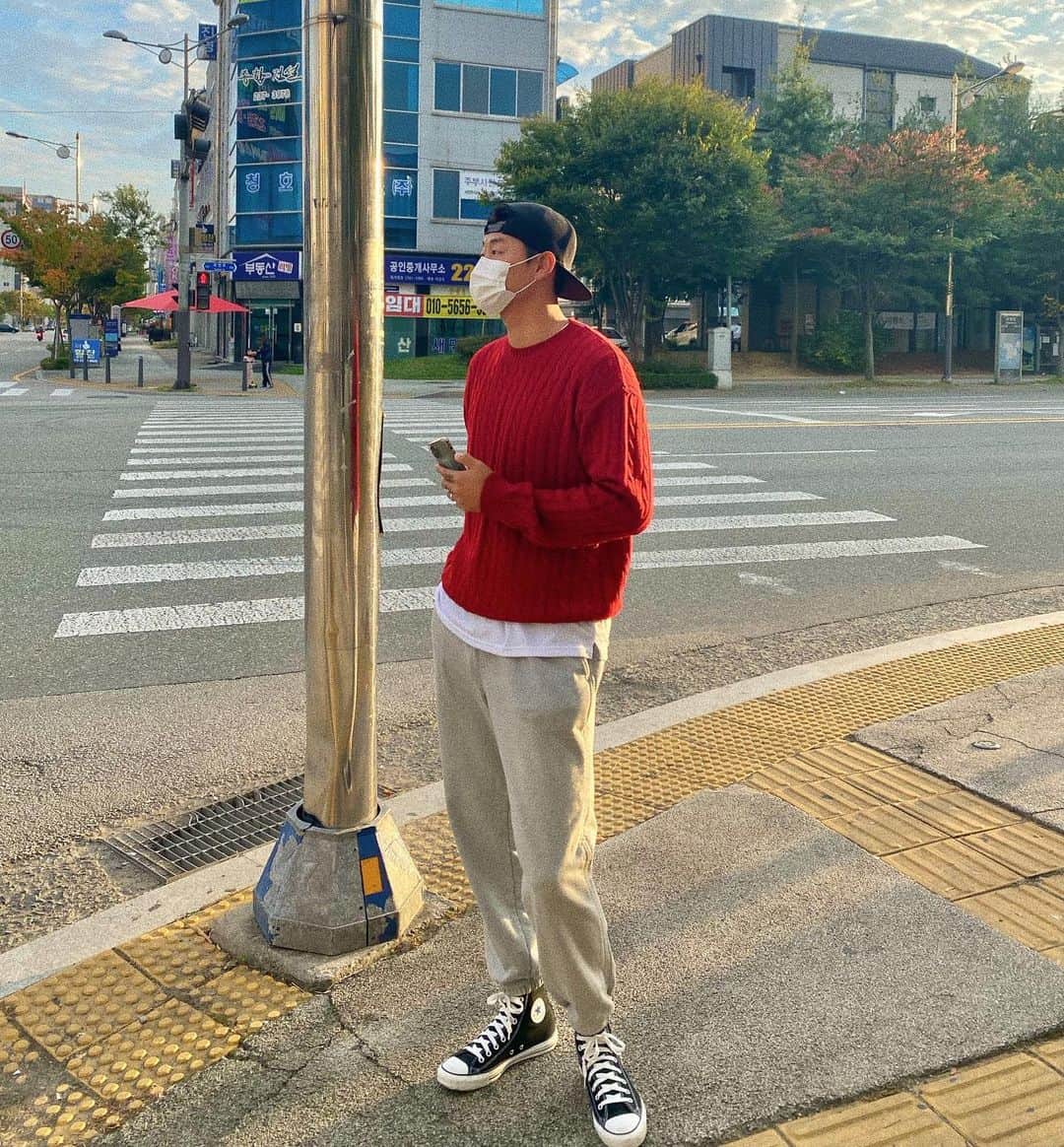 イム・ジンウのインスタグラム：「계속계속 성장하는사람이 될수있도록🧯 일,정신,마음,생각의깊이 - #축구 #옷 #꾸안꾸 #컨버스 #반스」