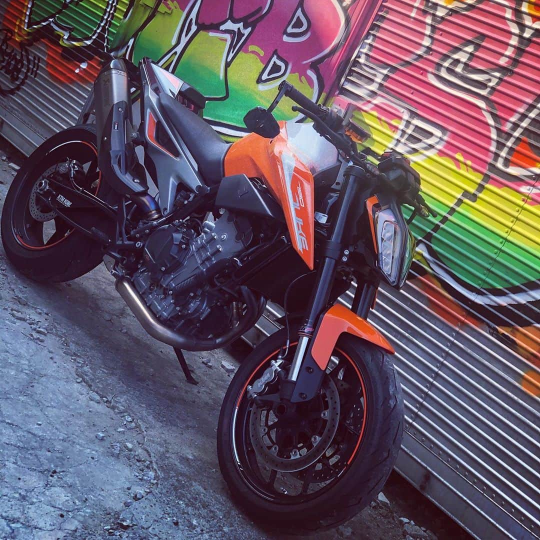 ANTI BCSCさんのインスタグラム写真 - (ANTI BCSCInstagram)「#antibcsc #graffiti #sprayart #spraypaint #wallart #ktm #790duke #bpm108 #バイク #バイカー #バイカーファッション #バイクファッション #バイカースタイル #バイクのある生活 #バイクのある風景 #バイク好きな人と繋がりたい #バイク乗りと繋がりたい #バイクが好きだ #バイク写真部 #バイク動画部」10月12日 15時54分 - antibcsc