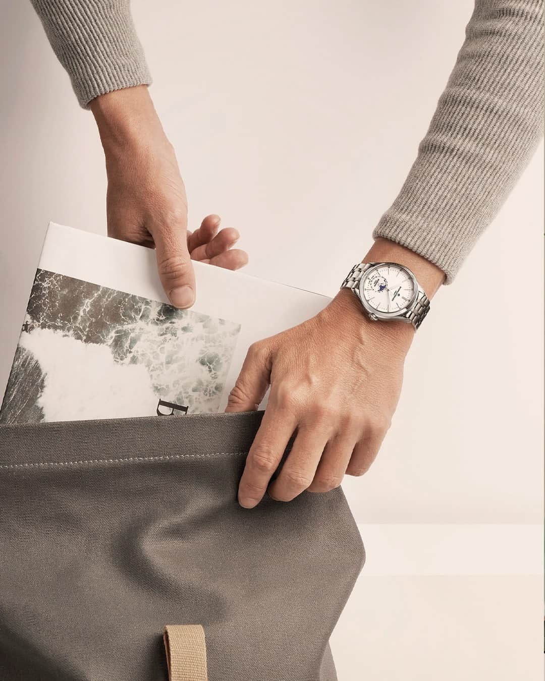 ボーンメルシーのインスタグラム：「Wanderlust:  /ˈwɒndəlʌst/ (noun)  a strong desire to travel -- Clifton Baumatic 10552 42mm, Automatic, 5 days Power Reserve,  Central-hand date, Moon phase -- #baumeetmercier #cliftonbaumatic #swissmade #moonphase #traveling  #timepiece  #luxurywatch  #watchesofinstagram  #watchcollector」