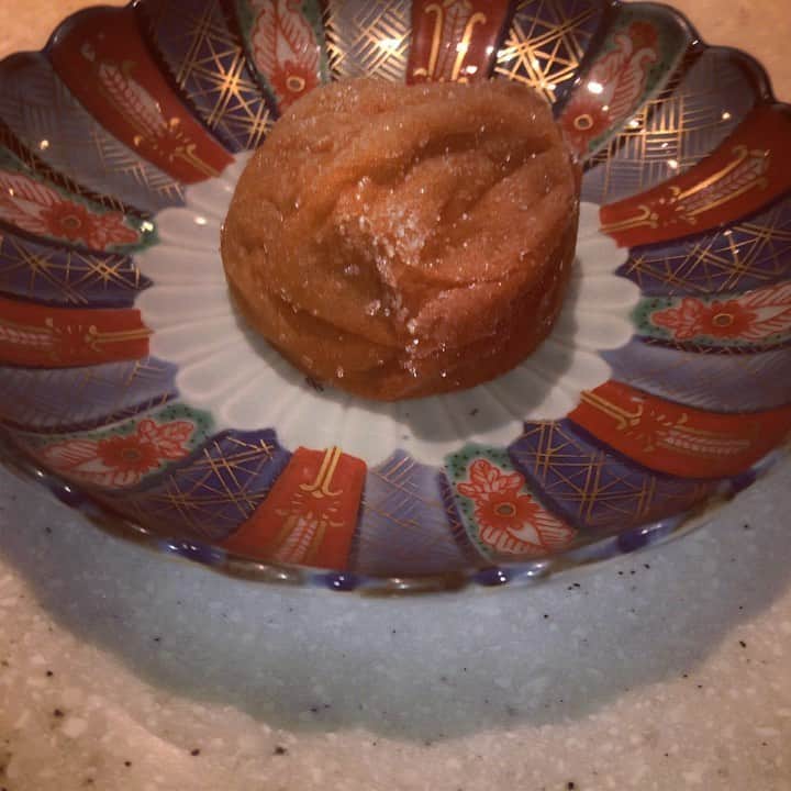 北山陽一のインスタグラム：「なんか錬成されていた。梅干しの理想系に巡り合った。むしろこれは梅フレーバーの塩。最高。キラキラ。」