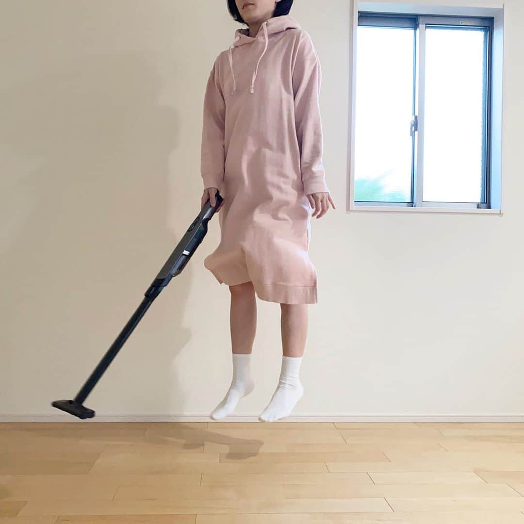 藤岡みなみのインスタグラム：「所持品0から100日生活16〜24日目。﻿ ﻿ 16日目　PC電源﻿ 17日目　CCクリーム﻿ 18日目　平皿﻿ 19日目　掃除機﻿ 20日目　イヤホン﻿ 21日目　食器用洗剤﻿ 22日目　化粧水﻿ 23日目　防寒レギンス﻿ 24日目　スマホ﻿ ﻿ 集中力が上がって調子がいい。﻿ ついに手に入れたスマホ、意識的に距離をおかないとまた雑念だらけに戻りそう。﻿ ﻿ 詳しくはこちらにまとめています✏️﻿ https://note.com/fujiokaminami/n/na2b6d6a01f25﻿ ﻿ #100日間のシンプルライフ #映画 #ライフスタイル #生活 #シンプリスト #ミニマリスト #note」