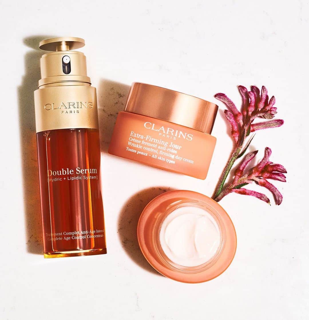 CLARINSさんのインスタグラム写真 - (CLARINSInstagram)「🧡🌱Skin need a little extra firming?  Have you tried this power duo: Double Serum + Extra-Firming Day Cream 🌱🧡  This day cream contains the age-defying power of 🌱Kangaroo Flower extract—a new plant discovery that leaves skin looking smooth, firm, radiant, and more renewed day after day. Formulated with Clarins' Anti-Pollution Complex to help fight the effects of pollution and free radicals.  🌱Visibly firms and lifts 🌱Smoothes the appearance of lines and wrinkles 🌱Boosts skin’s radiance  #clarins #skincare #skincareroutine」10月12日 10時40分 - clarinsusa