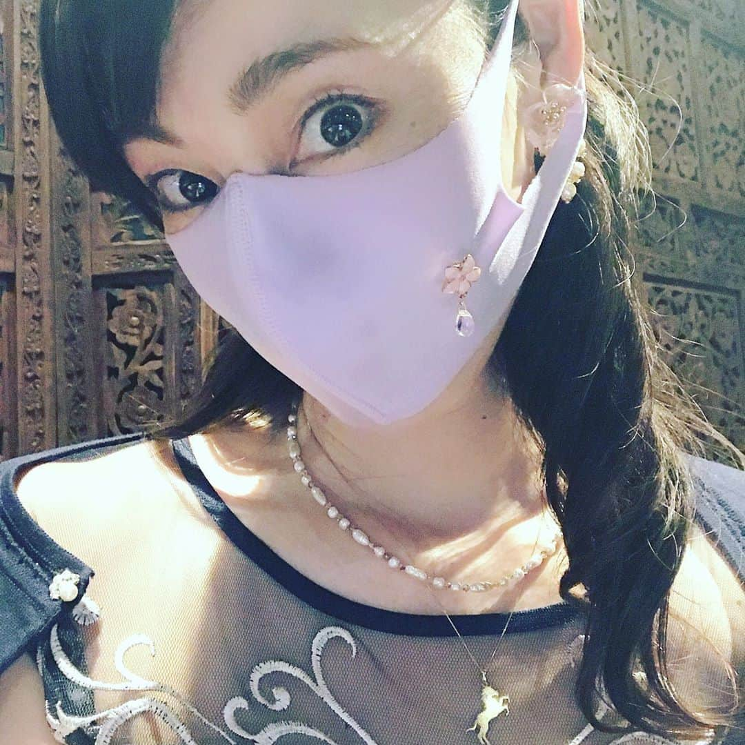 佐藤康恵さんのインスタグラム写真 - (佐藤康恵Instagram)「インドレストラン🇮🇳四谷『ムンバイ』にて、素晴らしいインド料理をご馳走になってきました❣️ spiceが口の中でダンスしているみたい🌟胃も喜ぶ、美食でした(^^) 💖💖💖 佐藤康恵音楽配信はコチラから🔽 https://big-up.style/E9iLo640Kb 💖💖💖 佐藤康恵のYouTubeチャンネル Yasue Sato Music ♡♪🔽 https://youtu.be/QTVidBCnG9Q  #インドな気分 #ysjewel #yasuesato #佐藤康恵 #japanesemodel #japaneseactress #singer #歌手 #女優 #モデル #youtuber #曲リリース #mama #二児の母 #spotify #サンシャインアワーズ #sunshinehours」10月12日 10時41分 - yasuesato.official