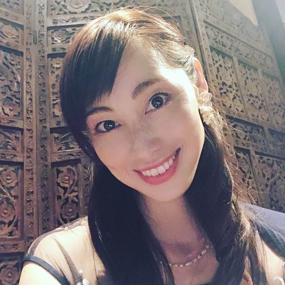 佐藤康恵さんのインスタグラム写真 - (佐藤康恵Instagram)「インドレストラン🇮🇳四谷『ムンバイ』にて、素晴らしいインド料理をご馳走になってきました❣️ spiceが口の中でダンスしているみたい🌟胃も喜ぶ、美食でした(^^) 💖💖💖 佐藤康恵音楽配信はコチラから🔽 https://big-up.style/E9iLo640Kb 💖💖💖 佐藤康恵のYouTubeチャンネル Yasue Sato Music ♡♪🔽 https://youtu.be/QTVidBCnG9Q  #インドな気分 #ysjewel #yasuesato #佐藤康恵 #japanesemodel #japaneseactress #singer #歌手 #女優 #モデル #youtuber #曲リリース #mama #二児の母 #spotify #サンシャインアワーズ #sunshinehours」10月12日 10時41分 - yasuesato.official