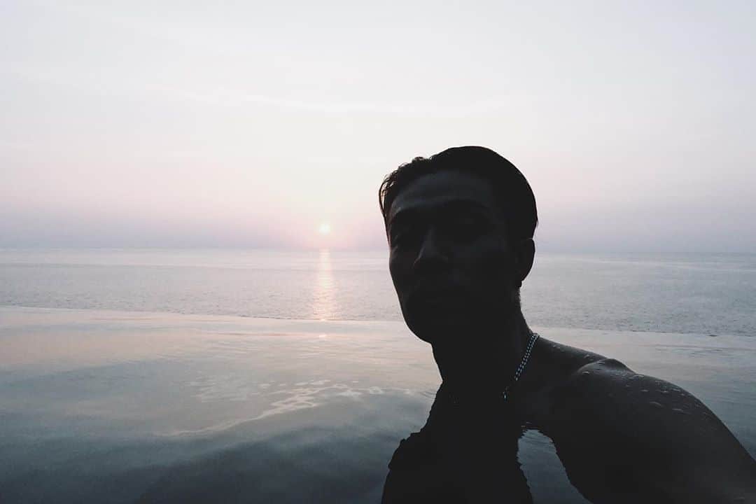 チャウ・パッホウのインスタグラム：「Just keep going.」