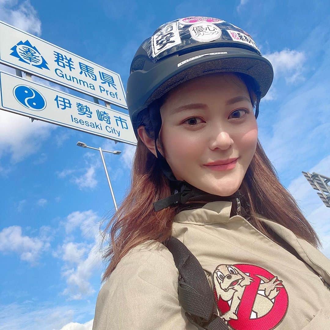 三上玲奈のインスタグラム：「チャリ旅2日目‼️  埼玉県熊谷市から群馬県伊勢崎市の坂東大橋で撮った昨日の1枚🤗  この後、前橋〜沼田まで行くのですが、まさかの山道真っ暗車道で死ぬかと思いました。  生きてて良かった。  1日目は雨に降られたし、なかなかの苦戦状態。今日は峠😱  これを超えたら楽になると思う😶 今日も　@mi_parun  と走ります🚴‍♀️  ブログは不具合あり、まだお待ち下さい⭐️  #チャリで来た　#by渋谷 #bycycle #trip #tokyo → #hokkaido  #埼玉　#熊谷　#本庄　#群馬　#伊勢崎　#前橋　#沼田　#チャリ旅　#女子旅　#自転車旅　#三上玲奈　#野田みはる　#全国一周」