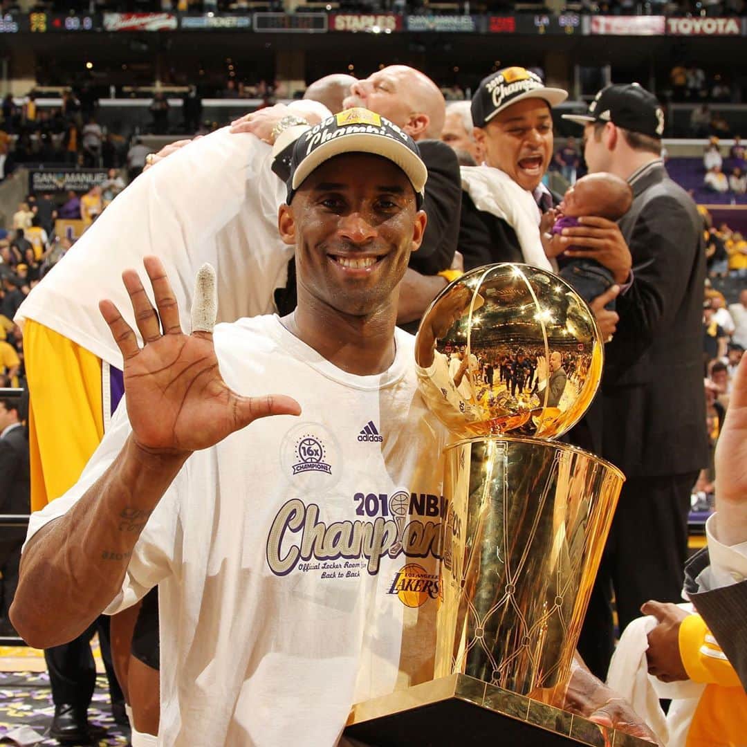 E! Onlineさんのインスタグラム写真 - (E! OnlineInstagram)「Job’s finished. 💛💜 The Los Angeles Lakers are your 2020 NBA Champions. #ForKobe (📷: Getty Images)」10月12日 11時05分 - enews