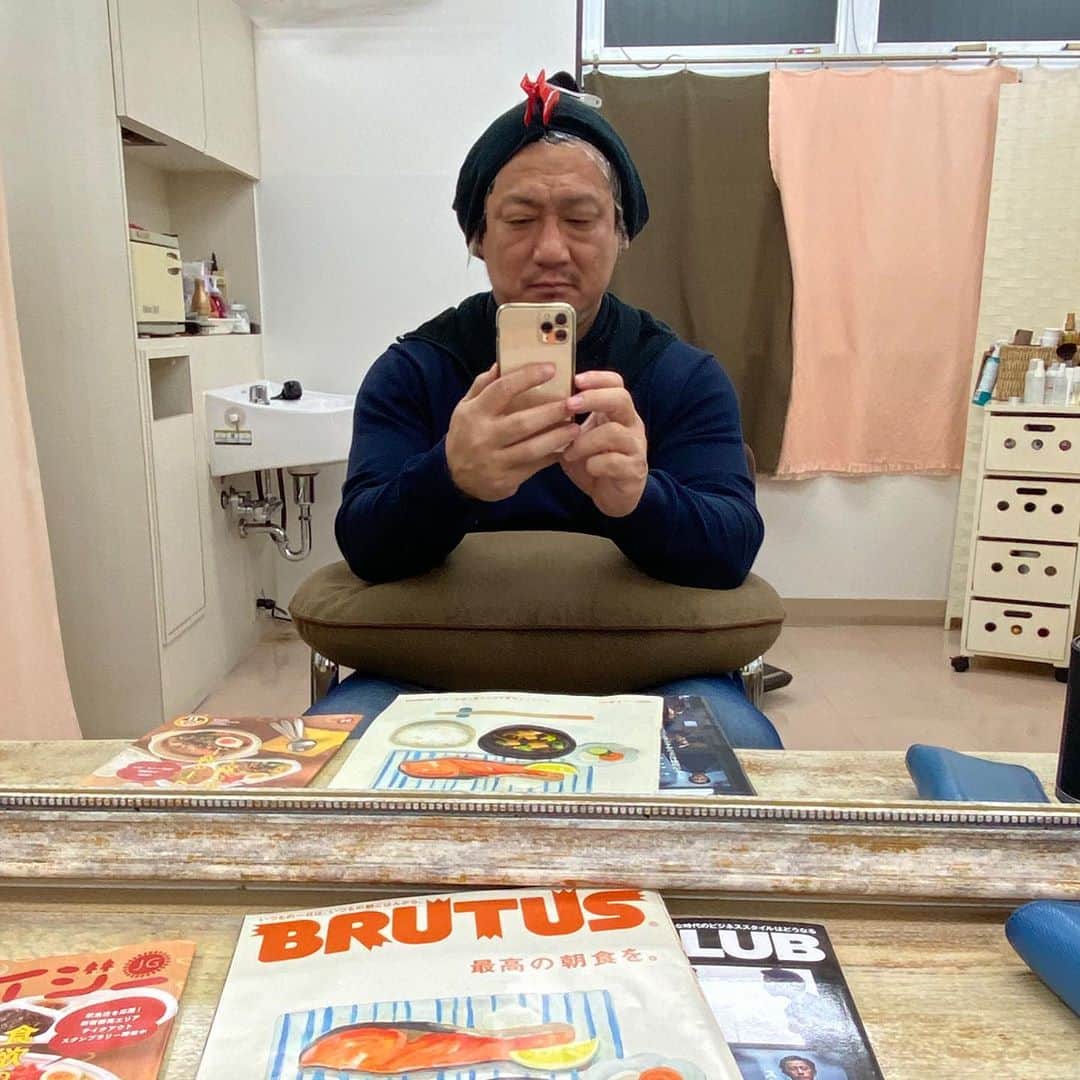 高木三四郎さんのインスタグラム写真 - (高木三四郎Instagram)「会社近くのアンジェさんのところでカラーリング中！2週間に1回は来ないと老け込みます。。。」10月12日 11時14分 - t346fire