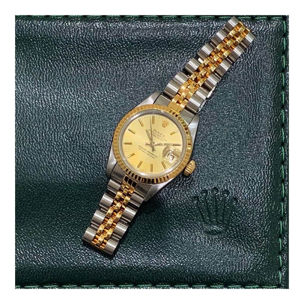 のインスタグラム：「-HIROB池袋店- VINTAGE Rolexをご紹介致します！  ジュビリーブレスのオイスターが入荷致しました！！ 上品でドレッシーな雰囲気のあるコンビモデルです！  なかなか入荷しないモデルですので、 是非、早めのご来店をお待ちしております☺️  PRICE 　 ¥ 360,000＋TAX  店舗からの通販対応も可能でございます！ 気軽にお問い合わせくださいませ。  お問い合わせ﻿ tel:03-5954-8101﻿ ﻿ #hirob﻿ #hirobikebukuro﻿ #baycrews﻿ #watch #vintage #rolex #oyster #AW #morellato #cassis #fashion  #ヒロブ﻿ #ヒロブ池袋﻿ #ベイクルーズ #時計 #ヴィンテージ #ロレックス #オイスター #コンビ #秋冬 #ファッション #腕時計 #クラシック #カシス #モレラート  #观看﻿ #酿酒」