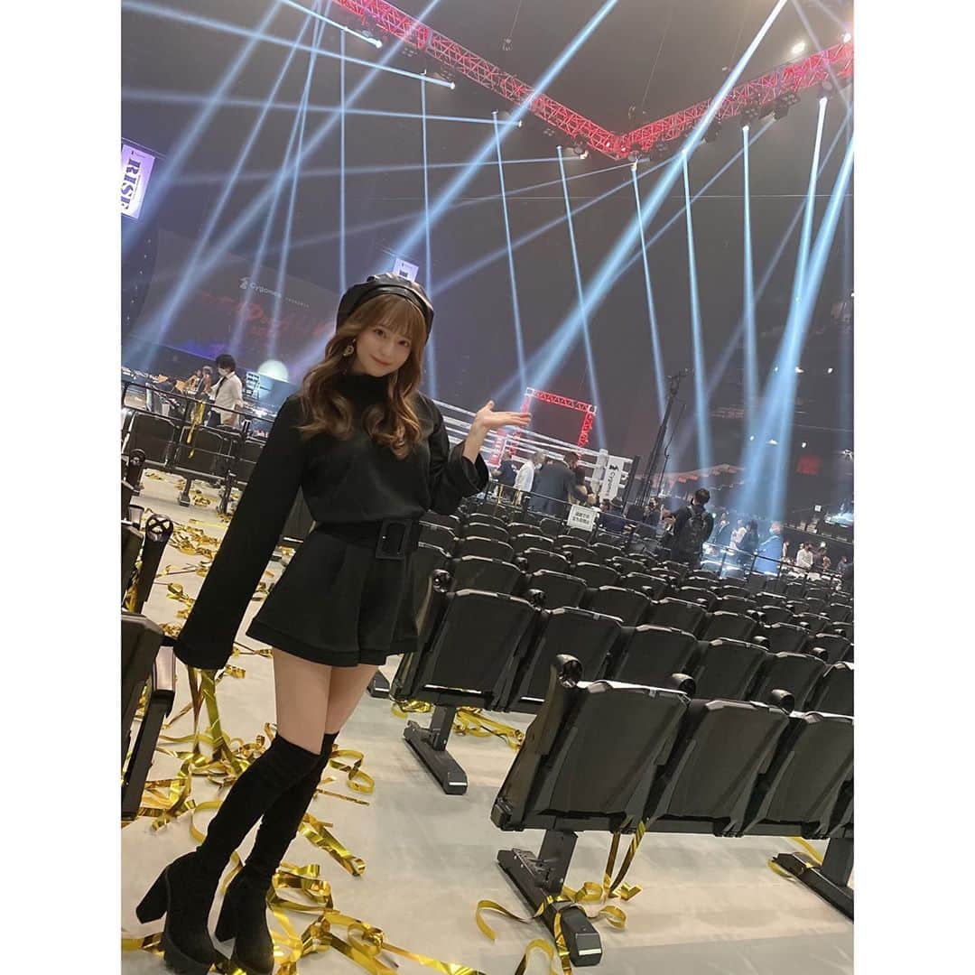 堀尾実咲のインスタグラム：「RISE観に行ってきたよ☺️🥊  お客さんとして 行くの初めてだったんだけど とても新鮮で 何よりとても感動した‼︎‼︎‼︎✨  格闘技に どんどんハマっていくよ😆  そして今年の ラウンドガールちゃんたち とにかく可愛かった🤤💕  #rise」