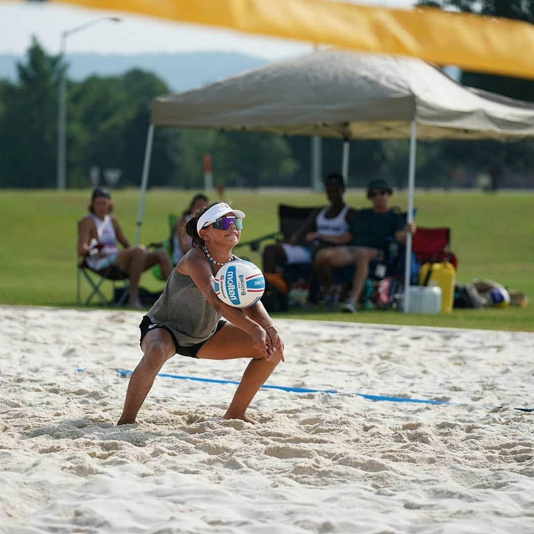 USA Volleyballさんのインスタグラム写真 - (USA VolleyballInstagram)「Girls just wanna compete! Here's to the girls who love the sport and the women they become! ❤🏐 - - - #internationaldayofthegirl #leadlikeagirl」10月12日 11時23分 - usavolleyball