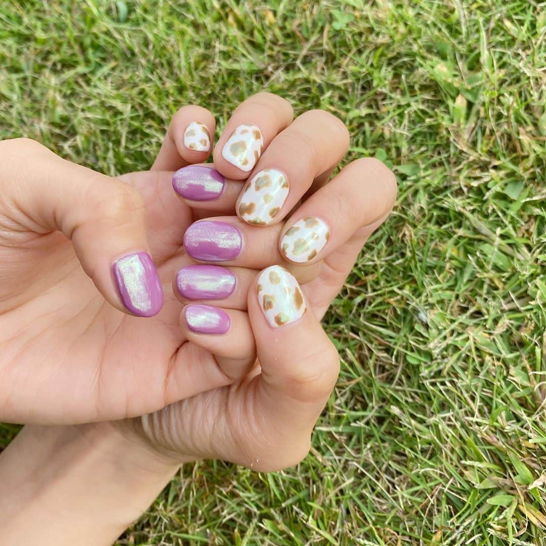 難波礼華のインスタグラム：「new #nails  モーモーネイルだよ🐄🐂🐄🐂 @homeharajuku でキャンペーン価格で出来ます✌️😘 わたしはグリーンオーロラ追加した❤️ @lica061 ありがと❤️❤️❤️」