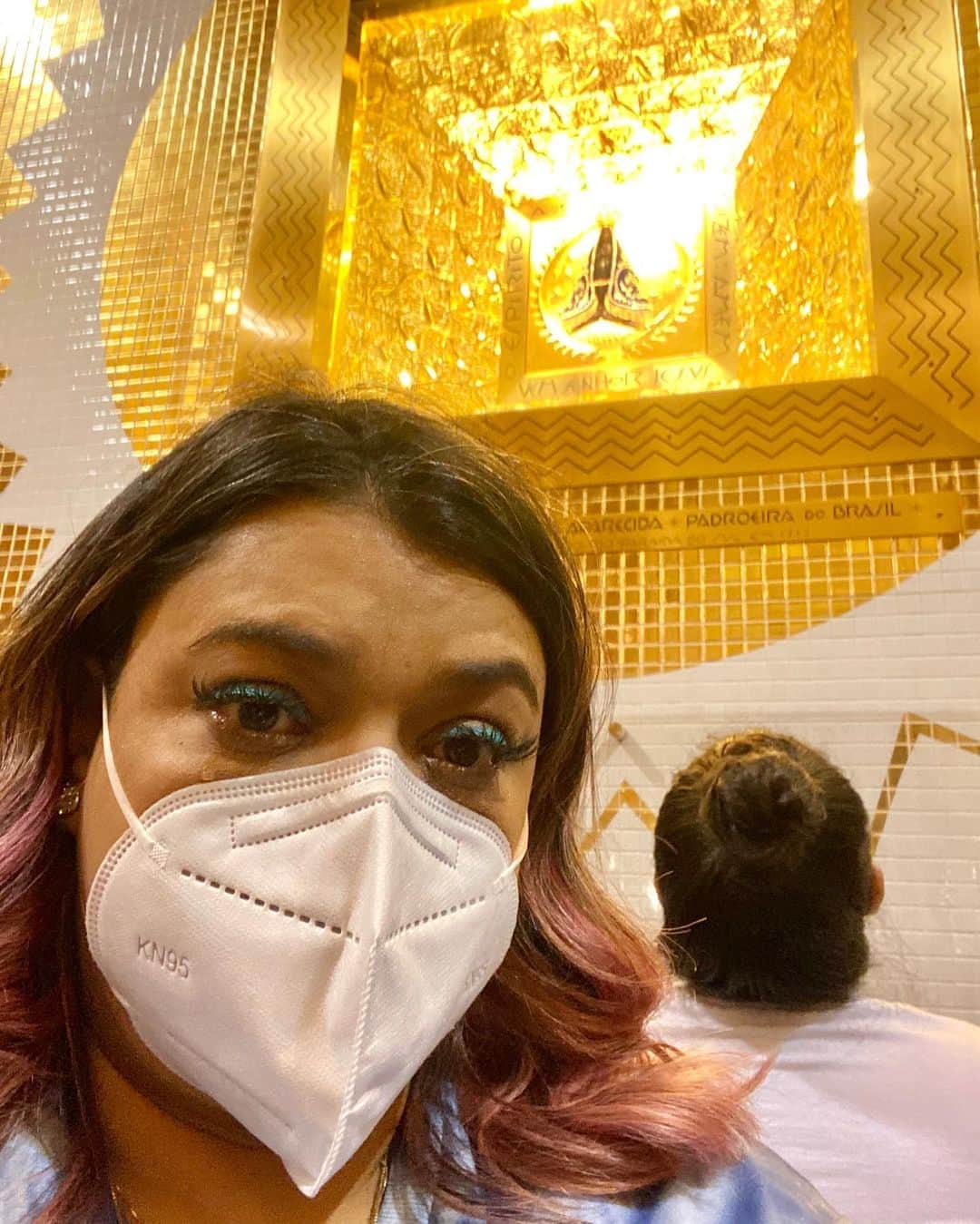 Preta Gilさんのインスタグラム写真 - (Preta GilInstagram)「Hoje depois de 7 meses em quarentena na minha casa no Rio, vim a São Paulo trabalhar e como um ritual, paramos na Basílica de Nossa Senhora Aparecida, na véspera de seu aniversário!!!! Eu sou devota e frequentadora assídua da Basílica, mas hoje quando entrei e me vi aos pés de minha mãezinha as lágrimas vieram de tanta emoção!!! Nessa pandemia minha fé que já era enorme só aumentou, eu senti que Nossa Senhora me amparou enquanto estive doente. A presença dela era real. Hoje é dia de Nossa Senhora de Nazaré, que também sou devota e pensei no povo Paraense e na falta que o Cirio deve ter feito, mas o que importa mesmo é o nosso amor e a nossa fé!!! #nossasenhoraaparecida #nossasenhoradenazare」10月12日 11時43分 - pretagil