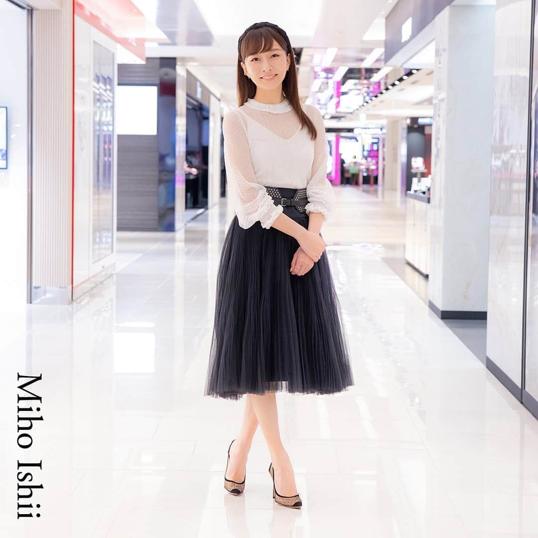#ぶらエディターズ GINZA SIX オフィシャルさんのインスタグラム写真 - (#ぶらエディターズ GINZA SIX オフィシャルInstagram)「早いもので2020年もXMAS Beautyの季節が始まりました。  GINZA SIXでは『WWD JAPAN』とコラボレーション。特設WEBサイトでは第1弾として本日10/12（月）、美容家の石井美保さんが「CLARINS SKIN SPA」（B1F）のスパと、「Maison DECORTÉ」（B1F）のトリートメントを体験したレポートを公開（写真2枚目）。そこにはGINZA SIXでしか体験できないプレミアムな癒しが待っています。  また、併せて本日からGINZA SIX限定商品も含め今シーズンしか手に入らない23ブランド待望のXMASコフレを紹介したWEBでの特設ページの公開もスタート！  世界が大きな変化に見舞われた今年、その心身と改めて対話し各々が求めるChristmas Beautyを、ぜひGINZA SIXのコンテンツを通して見つけてみてください。  詳しくはこちら → https://ginza6.tokyo/gsix2020/christmas_beauty  It’s that time of the year again—time for our XMAS Beauty campaign!  GINZA SIX is collaborating with WWD JAPAN. Check out the special website via the link below, where  today (Oct 12th) we’ve published an article by beautician Miho Ishii about her experience receiving treatments at CLARINS SKIN SPA (B1F) and Maison DECORTÉ (B1F) (pic #2).   Also check out our special webpage where you can see the XMAS makeup gift sets on offer from 23 of our brands. Many of the sets feature GINZA SIX exclusives!  Find out more here:  → https://ginza6.tokyo/gsix2020/christmas_beauty  #ginzasix #ChristmasBeauty #cosmetic　#xmas #クリスマスコフレ #サロン #コフレ #スパ #ご褒美  @miho_ishii @ginzasix_official」10月12日 11時52分 - ginzasix_official