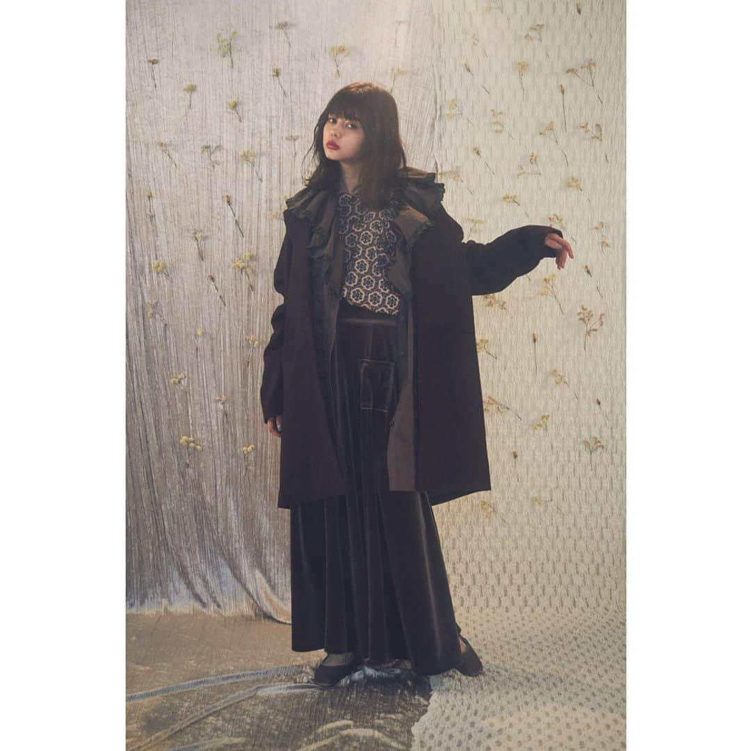 merry jennyさんのインスタグラム写真 - (merry jennyInstagram)「【 merry jenny feat.erica vol.3 】 ㅤㅤㅤㅤㅤㅤㅤㅤㅤㅤㅤㅤㅤ 本日 10/12 (mon)  official web store RUNWAY channel にて merry jenny feat.erica vol.3 が公開されました！ ㅤㅤㅤㅤㅤㅤㅤㅤㅤㅤㅤㅤㅤ topのURLから⇨  @merryjenny_instagram  ぜひcheckしてくださいね♡ ㅤㅤㅤㅤㅤㅤㅤㅤㅤㅤㅤㅤㅤ model : @hi_erica_ photographer : @rikki_sanju  hair&make : @missunnn  styling&direction : @yui_yoshikawa  ㅤㅤㅤㅤㅤㅤㅤㅤㅤㅤㅤㅤㅤ ㅤㅤㅤㅤㅤㅤㅤㅤㅤㅤㅤㅤㅤ #merryjenny #メリージェニー  #2020aw #autumn #surrealism」10月12日 12時14分 - merryjenny_instagram