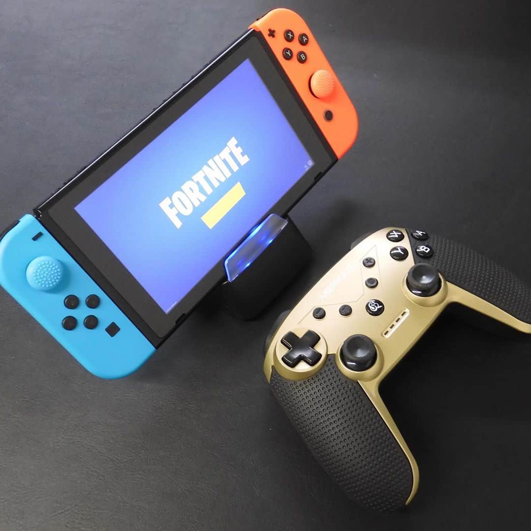 Alonso Selectのインスタグラム：「ゴールドのワイヤレスコントローラー✨数量限定で近日発売予定！ #merka.g #メルカジー #プロコントローラー #プロコン #proコントローラー #ゴールド #高級感 #フォートナイト #フォートナイトswitch版 #フォートナイト #nintendoswitch #nintendoswitchlite」