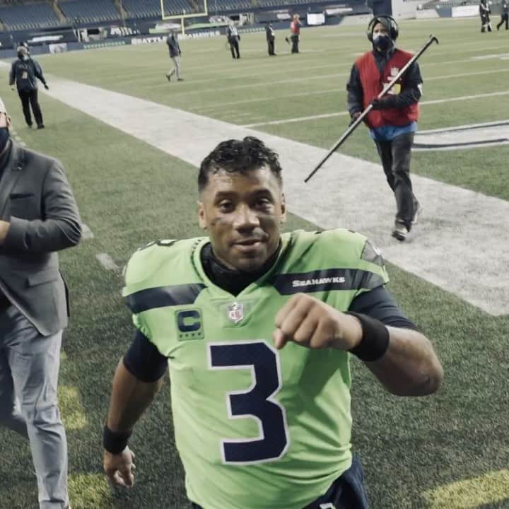 ラッセル・ウィルソンのインスタグラム：「5-0!! #GoHawks」