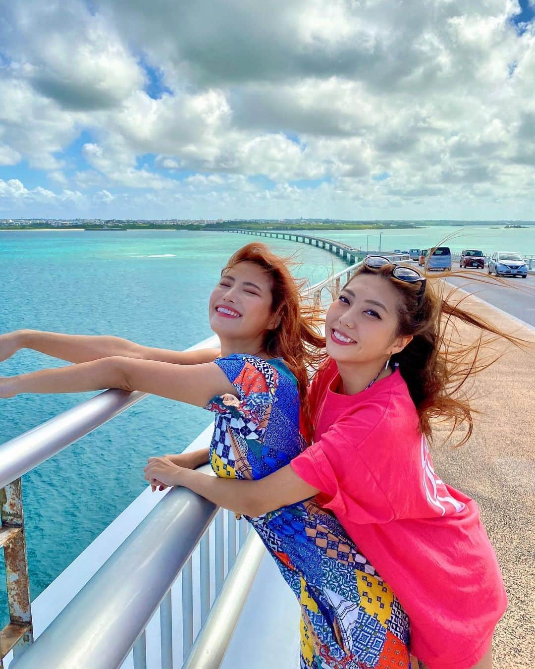 松岡凛さんのインスタグラム写真 - (松岡凛Instagram)「みーちゃんとなんだかんだゆっくり旅行なのは初かも👀💗  なんと言っても私、手ぶらで宮古島行くっていうハプニング！笑 お洋服も全てみーちゃんにお借りしました🤣🔥！！  全力でアクティビティーしてめちゃくちゃ笑ったメーン⚡️笑 海蛇が現れた時の2人のパニックよ笑　最高だなー🌺 本当にみーちゃんは姉貴！って感じでいつも優しくしてくれてお仕事の面でも刺激的♩  なんだかんだ出逢って、もー６年たつの🌟  あー書きたい事たくさんある♪ まだ載せたいのあるのでまた載せます😋  #松岡凛#グラビア#ラウンドガール#恵比寿マスカッツ#宮古島#思い出#本当にいつも頼ってばっかり#ありがとう#💗」10月12日 12時43分 - matuoka_1214