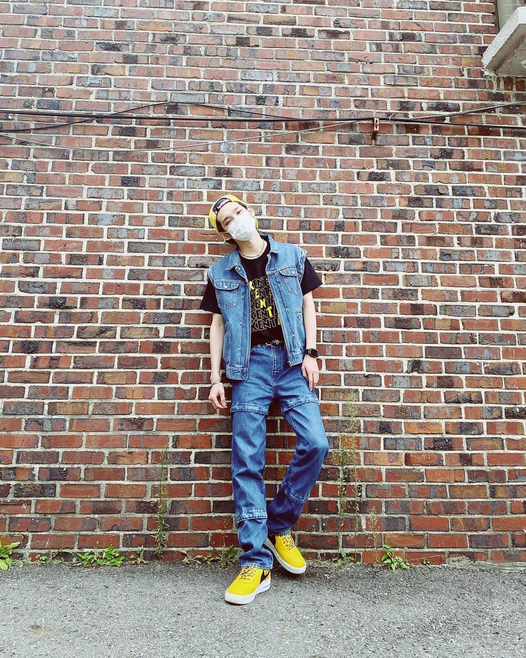 高田健太（KENTA）のインスタグラム：「Made in KENTA 😁🎶 #fashion #madebyme #yellow #black #ootd」