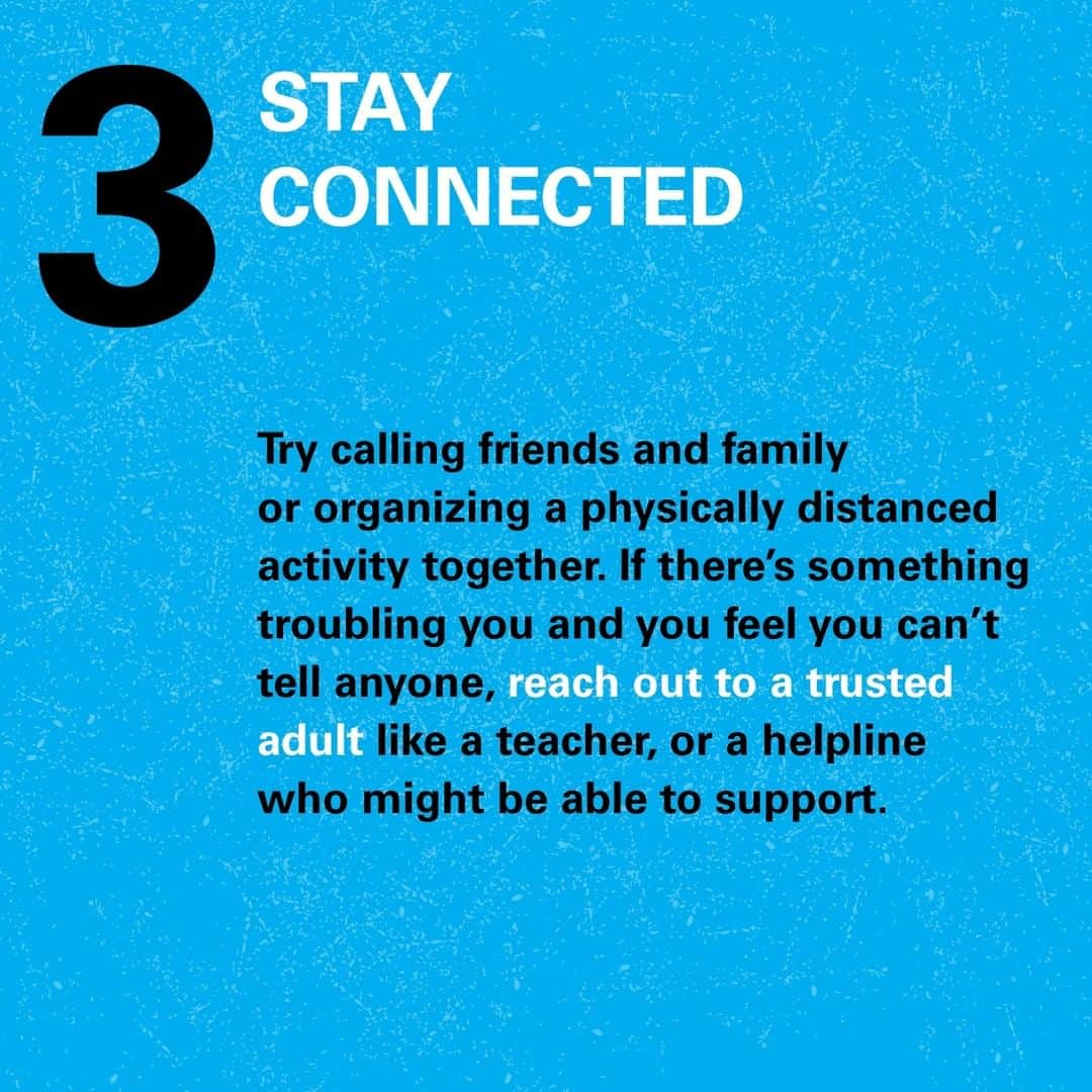 unicefさんのインスタグラム写真 - (unicefInstagram)「We rarely talk about it, but loneliness is something that affects all of us from time to time. ⁣⁣ ⁣⁣ 👉 Swipe across for tips on supporting your mental health. ⁣ ⁣⁣⁣」10月12日 13時00分 - unicef