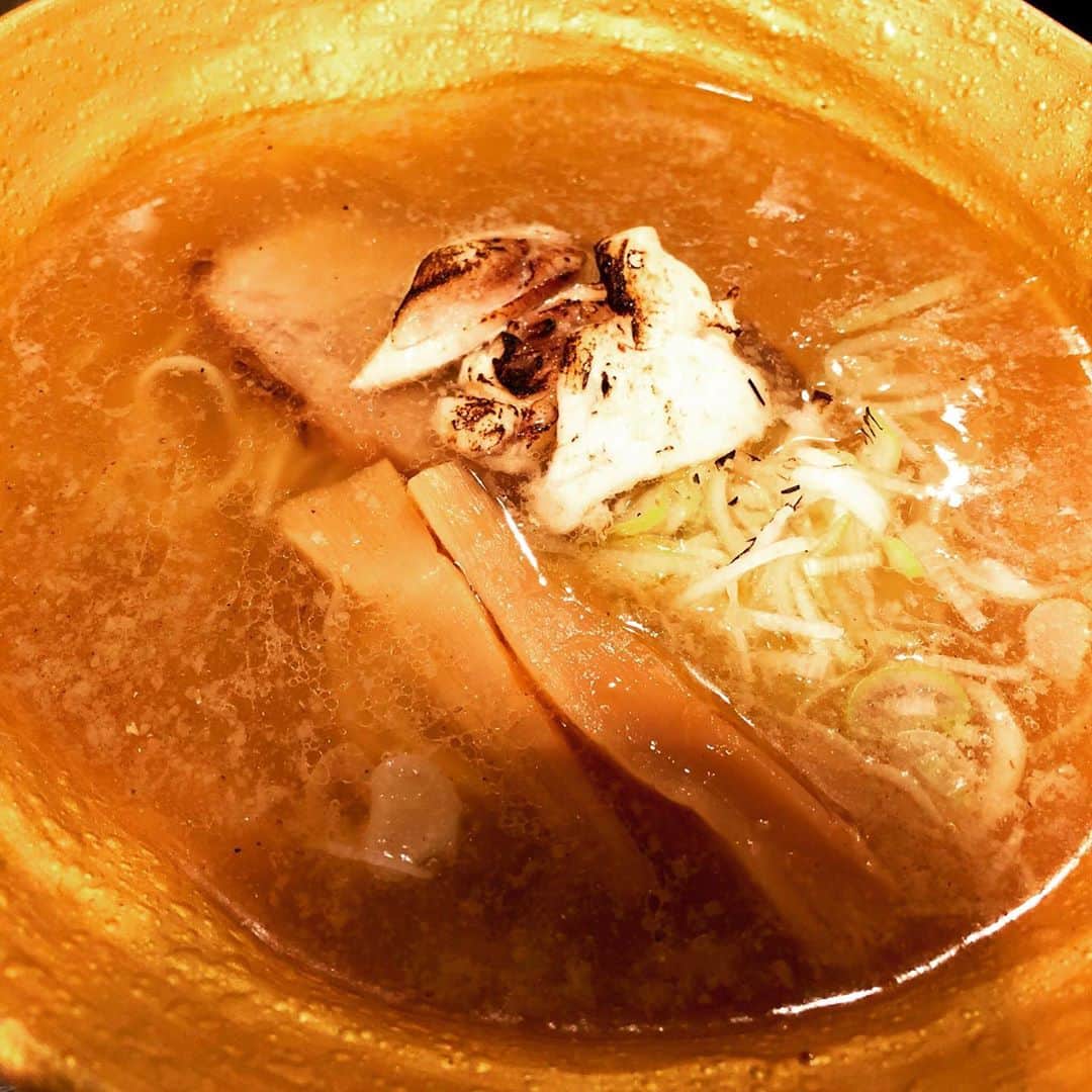 白珠イチゴのインスタグラム：「また鯛塩ラーメン食べたいなー。  #鬼そば藤谷 #バイト #塩ラーメン #まかない #渋谷 #鯛 #ラーメン」
