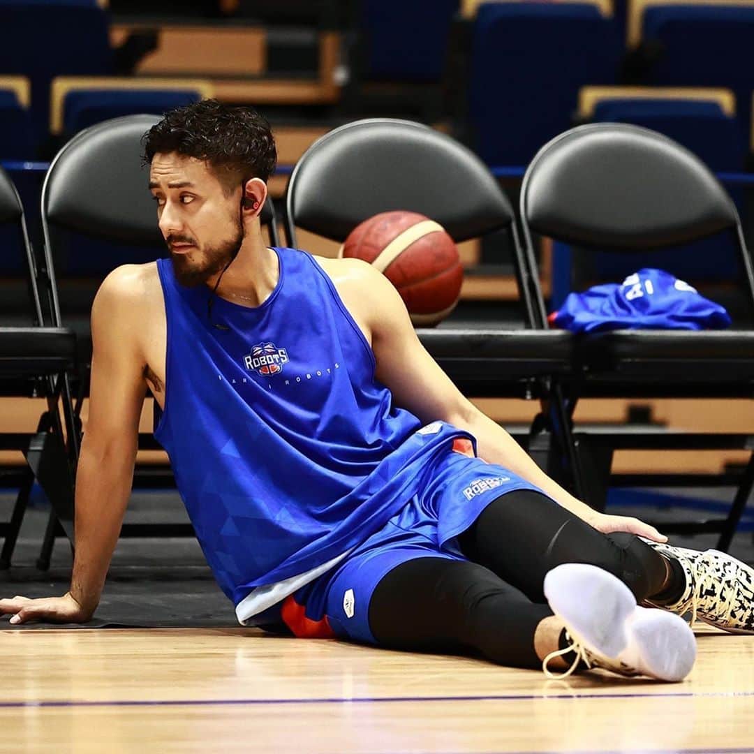 眞庭城聖のインスタグラム：「開幕戦ホーム2連勝👏👏 そして今シーズンもstanceにサポートして頂いてます🧦🔥🔥 #stance #stancesocks #socks #茨城ロボッツ #bleague #眞庭城聖 #27 #ありきたりはつまらない」