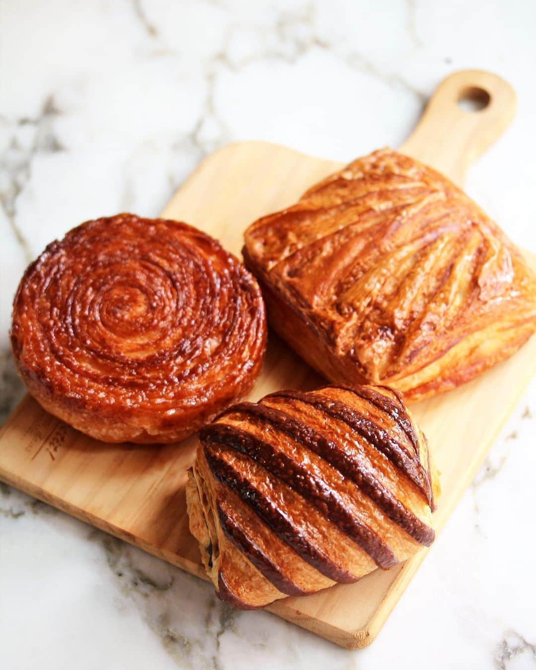 Li Tian の雑貨屋さんのインスタグラム写真 - (Li Tian の雑貨屋Instagram)「Pastries gem discovered from @charlieteasg via @pickupp.sg . I love that  the French caramelized danish and chocolate croissant remains fresh and crisp after the delivery. Price is reasonable and the size is simply perfect for indulgence without feeling guilty 😛   • • #singapore #desserts #igersjp #yummy #love #sgfood #foodporn #igsg #ケーキ  #instafood #gourmet #beautifulcuisines #sgbakes #bonappetit #cafe #cake #bake #sgcakes #スイーツ #cakes #feedfeed #pastry #sgcafe #bread #bakery #croissants #chocolate #musttry」10月12日 13時08分 - dairyandcream