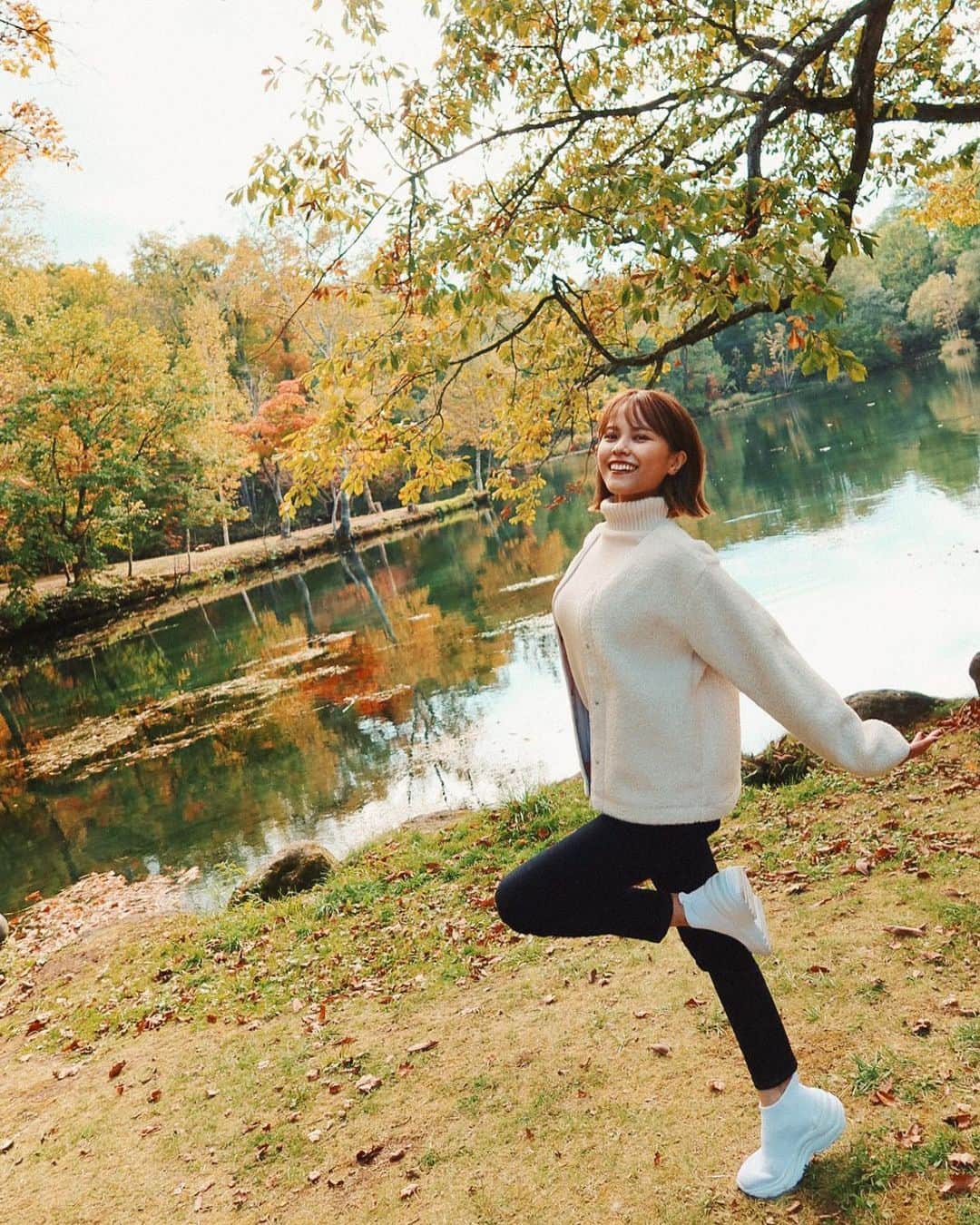 MiracleVellMagicのインスタグラム：「here comes my favorite season of the year! 🍂秋好き！秋大好き！一番好き！！！食べ物に、景色に、風の匂いに…至る所にときめきが溢れる季節だ！☺️」