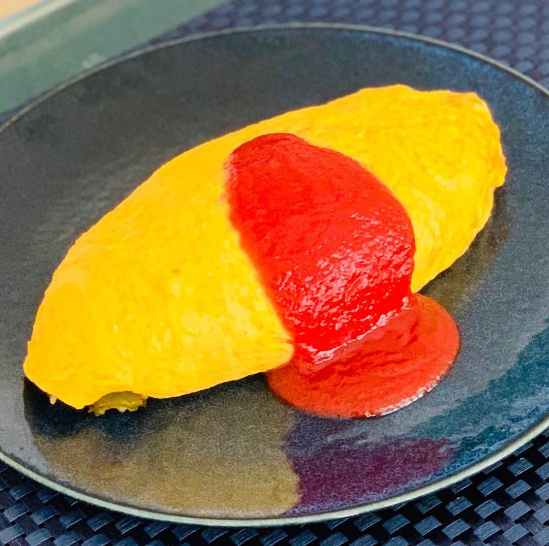宮迫博之さんのインスタグラム写真 - (宮迫博之Instagram)「奥様と息子と息子の友達に振る舞った卵料理。 私はダイエット中なので、サラダチキンと糖質ゼロ麺😑うーー。」10月12日 13時31分 - miyasako_hiroyuki
