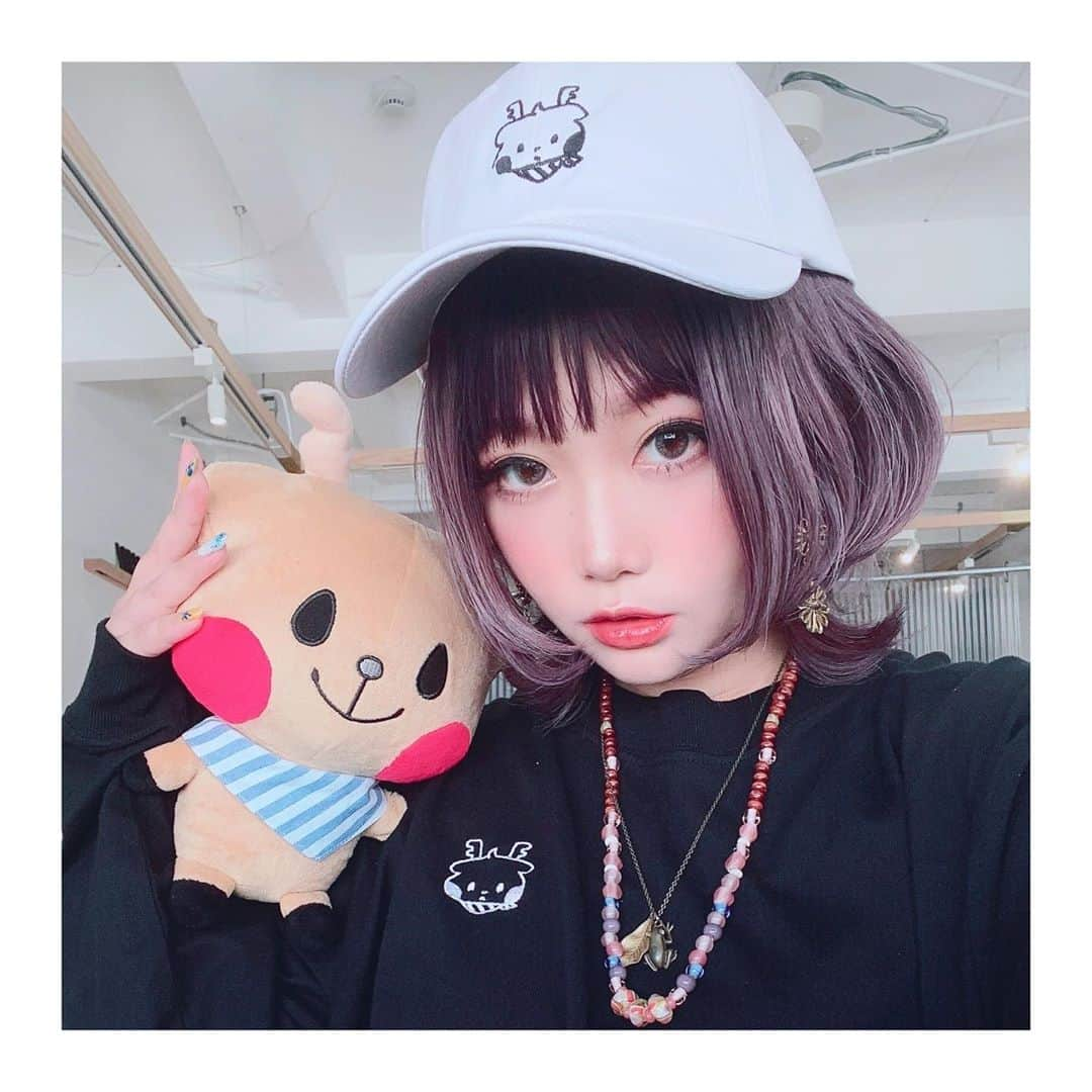 かりんさんのインスタグラム写真 - (かりんInstagram)「. . 黒 . . kuro . . どこ向いてるん‎( ᐡ ´ᐧ ﻌ ᐧ` ᐡ )w ロンパリって由来知ってる？ 片方がロンドンと片方がパリ向いてるからやで だからうちは世界を見てるねん かっこええやろ( ᷇࿀ ᷆ و)و( ᷇࿀ ᷆ و)و(笑) . . . . . . . #セルフィー #せるふぃー  #roku #ろく #鹿 #鹿シャツ #奈良が好き  #スウェット #新商品」10月12日 13時31分 - karin.n.003