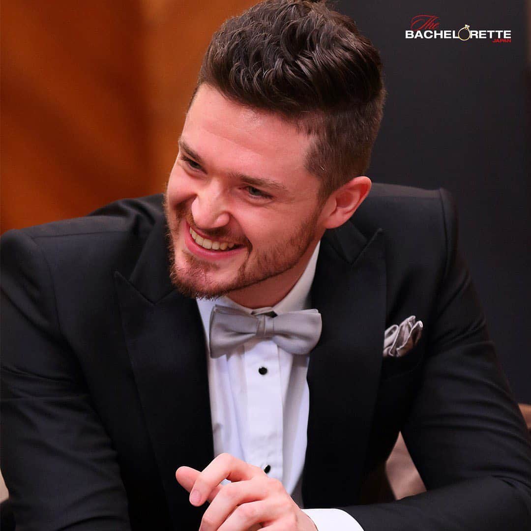 のインスタグラム：「Never judge a book by its cover📖  表面ではなく内側を知って欲しい。そう思いバチェロレッテという旅に挑みました。 萌子さんも同じように考えていて、私と同じような境遇にあっていたことを教えていただきました。 なおさら福田萌子という女性がどれだけ素晴らしい女性なのか、示されました。  これから続く旅がなおさら楽しみです！  まだ見てない方はお見逃しなく！  #バチェロレッテ #バチェラー #エバンズマラカイ #怒りのビッグベイビー」
