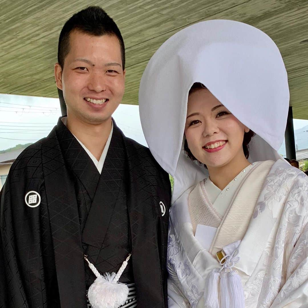 THE KASHIHARA(旧橿原ロイヤルホテル)のインスタグラム：「ご結婚誠におめでとうございます💠 幸せオーラで周りの人をも幸せにしてしてくださいました🤍 かけがえのない１日をありがとうございました  末長いお幸せを心よりお祈り申し上げます💍✨  #大神神社挙式 #神前挙式#和婚 #thekashihara  #橿原ロイヤルホテル . #weddingparty #披露#大神神社  #大神神社挙式 #神前挙式#和婚  #thekashihara  #橿原ロイヤルホテル  #weddingparty #披露宴 #食事会ウェディング  #披露宴会場 #披露宴演出 #披露宴レポ  #奈良#wedding  #japanwedding  #weddingparty  #挙式#前撮り#和装 #ならよめ #プレ花嫁#関西プレ花嫁 #日本中のプレ花嫁さんと繋がりたい  #marryxoxo #marry花嫁 #ウェディングメニュー」