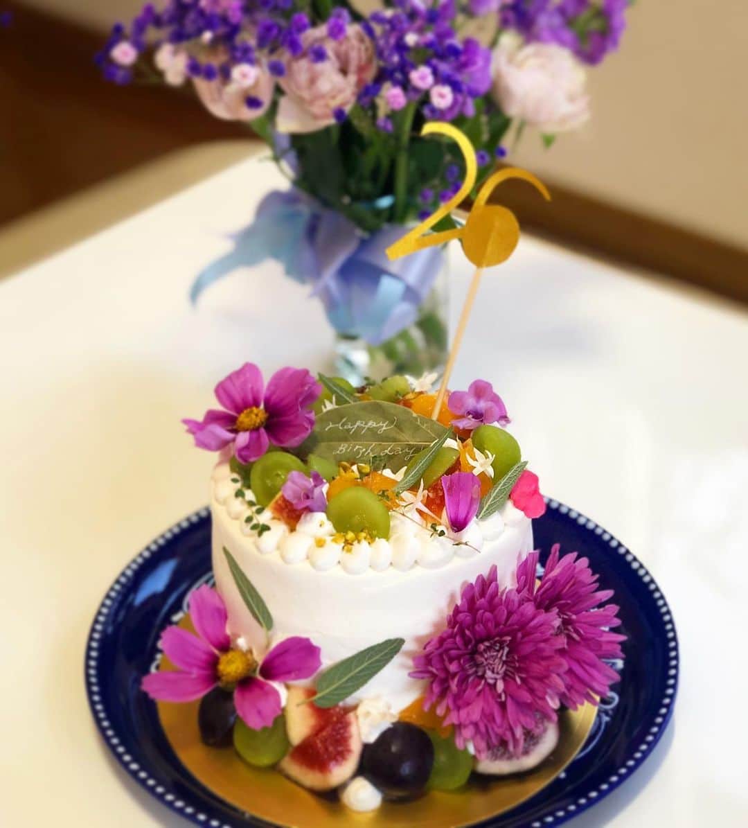 高橋幸さんのインスタグラム写真 - (高橋幸Instagram)「先日26歳になり、生まれてはじめて自分へ誕生日ケーキを買いました🥳笑　フルーツいっぱいで幸せな味でした、、！ 抱負は、目指せ大人のレディーです💜✨　 #vegancake #birthday #vedasultenfuss #鹿児島スイーツ」10月12日 14時06分 - sachitakahashi8