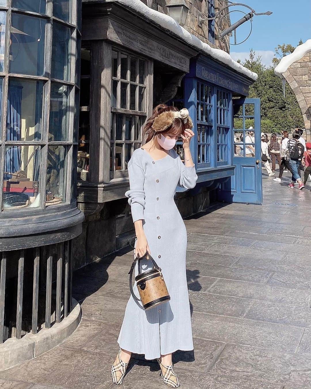 舟山久美子 くみっきー さんのインスタグラム写真 舟山久美子 くみっきー Instagram Usjもう既に行きたい 笑 そんなユニバコーデはお気に入りすぎている 新作ワンピース着てました きちんと感あるけど 着心地いい服が好き そしてコーデに悩まない服は 朝の