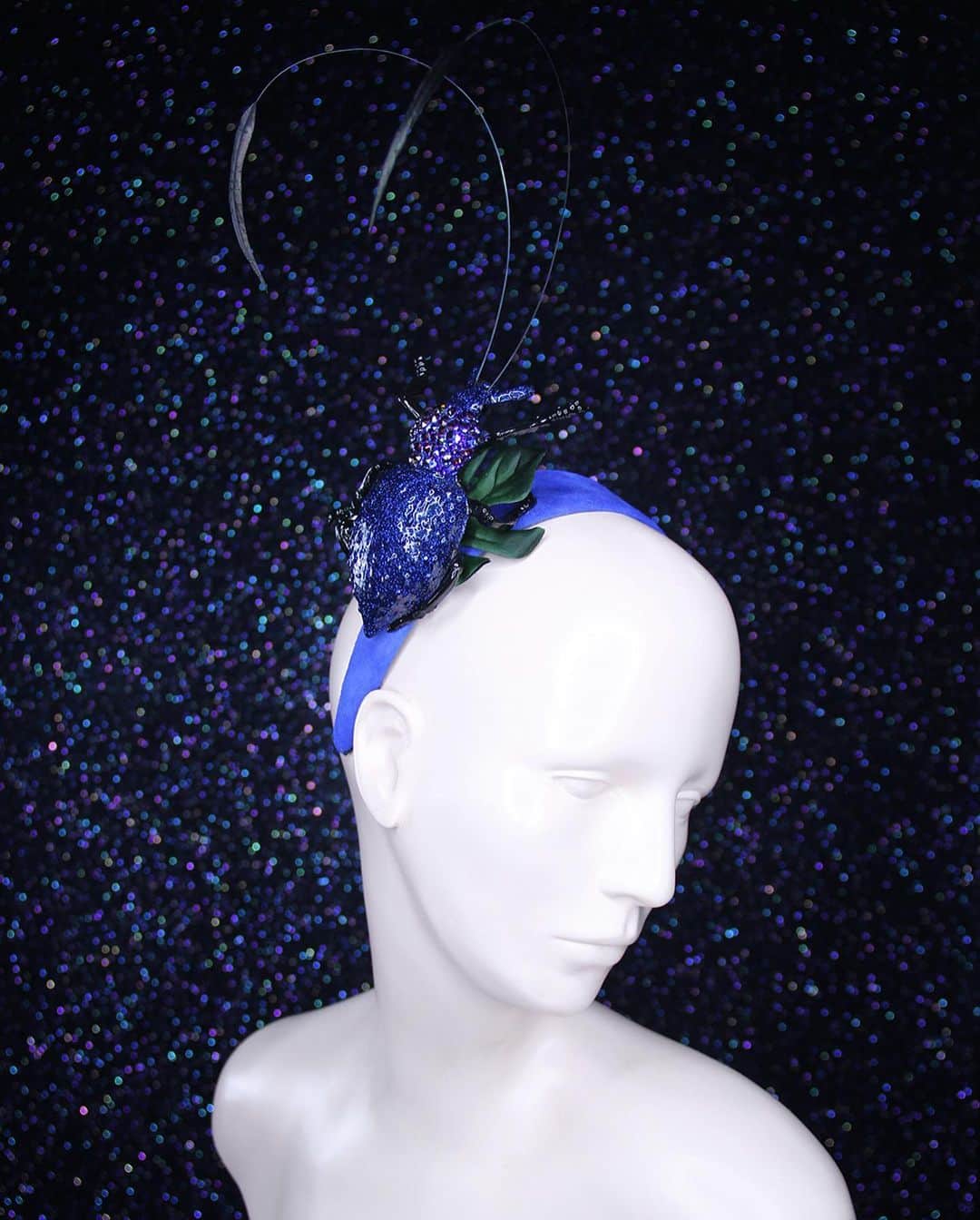 ピアーズアトキンソンさんのインスタグラム写真 - (ピアーズアトキンソンInstagram)「#bluemonday #👀 💙💙💙 CRYSTAL ENCRUSTED HYPER-BEETLE AND FOLIAGE HEADBAND WITH COQUE FEATHER ANTENNA ‼️  A unique Cobalt Blue suede headband trimmed with a Swarovski encrusted hyper-beetle with coque feather antenna. Nestled amongst foliage.  A modern and fun headband perfect for spring/summer events or an evening soirée.  Fitting: Cobalt Blue suede headband. One size.  #✨ #💎 #💙 #beetle #piersatkinson #millinery #hat #hats #headpiece #headdress #headband #milliner #maker」10月12日 23時44分 - piersatkinson