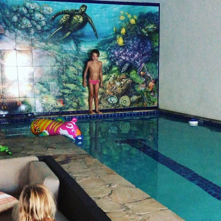 トニー・アゼベドのインスタグラム：「Morning swim off 😊」