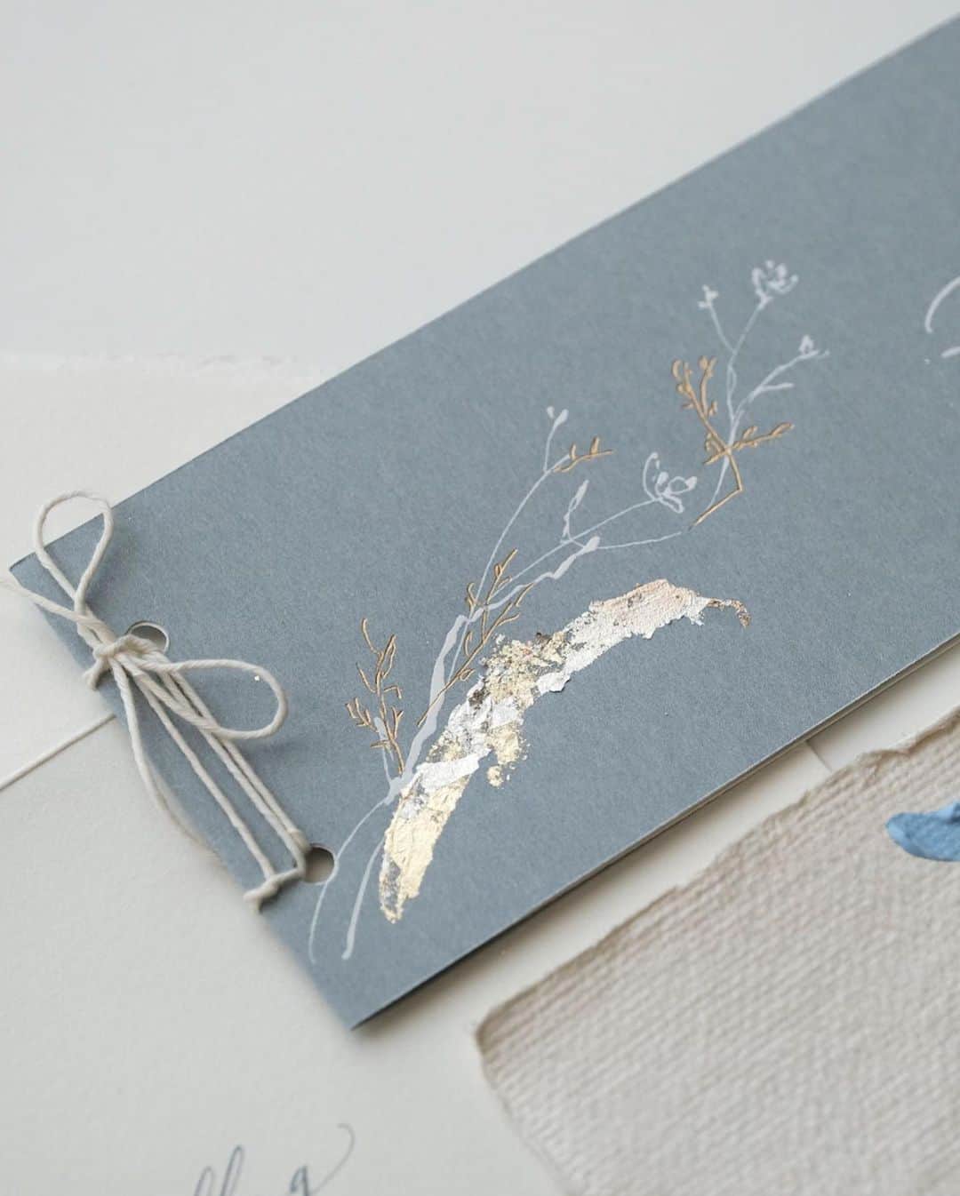 Veronica Halimさんのインスタグラム写真 - (Veronica HalimInstagram)「10.10.20 Winter in Japan theme handmade styled shoot for @yolandasiswanto — #vhcalligraphy #truffypi #カリグラフィー #カリグラフィースタイリング #モダンカリグラフィー #calligraphystyling #カリグラフィーワークショップ #weddingstationery #moderncalligraphy #handmadepaper  #penmanship #ウェディング #ウェディングアイテム #カリグラファ #スタイリングワークショップ #スタイリング #prettypapers #weddingsuite #styledshootbundle」10月12日 23時39分 - truffypi