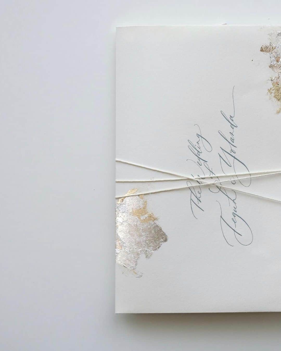 Veronica Halimさんのインスタグラム写真 - (Veronica HalimInstagram)「10.10.20 Winter in Japan theme handmade styled shoot for @yolandasiswanto — #vhcalligraphy #truffypi #カリグラフィー #カリグラフィースタイリング #モダンカリグラフィー #calligraphystyling #カリグラフィーワークショップ #weddingstationery #moderncalligraphy #handmadepaper  #penmanship #ウェディング #ウェディングアイテム #カリグラファ #スタイリングワークショップ #スタイリング #prettypapers #weddingsuite #styledshootbundle」10月12日 23時39分 - truffypi