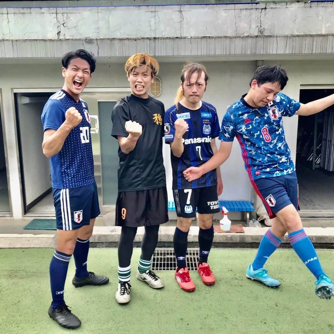 けんじるさんのインスタグラム写真 けんじるinstagram 本日はものまねjapanの ガンバ大阪 遠藤選手 浦和レッズ 槙野選手 ハノーファー 原口選手 日本代表っぽい方達とサッカーをさせて頂きました そしてリフトからのシュート けんじる 食い込men 吉本