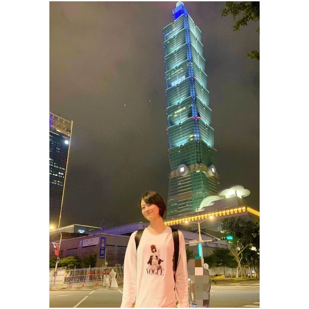 煌月爽矢のインスタグラム：「.﻿ .﻿ 我和朋友們去烏來之後還去台北101﻿ 我第一次上去101的觀景台♡﻿ 台北的風景多漂亮那 我很喜歡夜景🌃夜景給我感動還有一些孤單的感覺 很特別﻿ ﻿ ﻿ 台北101のからの台北一望( ⸝⸝⸝⁼̴́◡︎⁼̴̀⸝⸝⸝)﻿ 初めて登りました！！！﻿ 台北の景色皆様にプレゼント！﻿ ﻿ #台北101﻿ #台灣﻿ #台湾﻿ #台湾生活 #384mからお届け」
